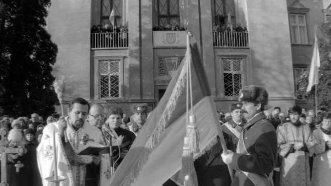 DrogMedia 2 квітня 1990 р. над ратушею Дрогобича замайорів національний стяг