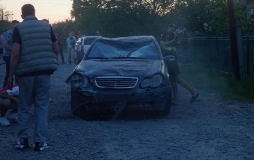 DrogMedia На Дрогобиччині автомобіль перекинувся на дах