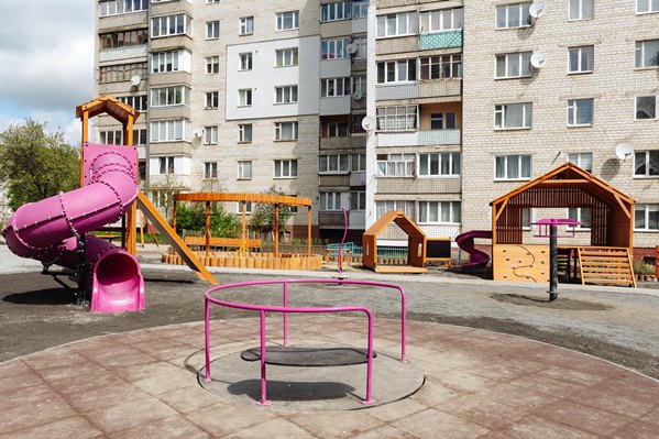 DrogMedia У Стебнику відкрили сучасний дитячий майданчик площею 1200 кв.м.