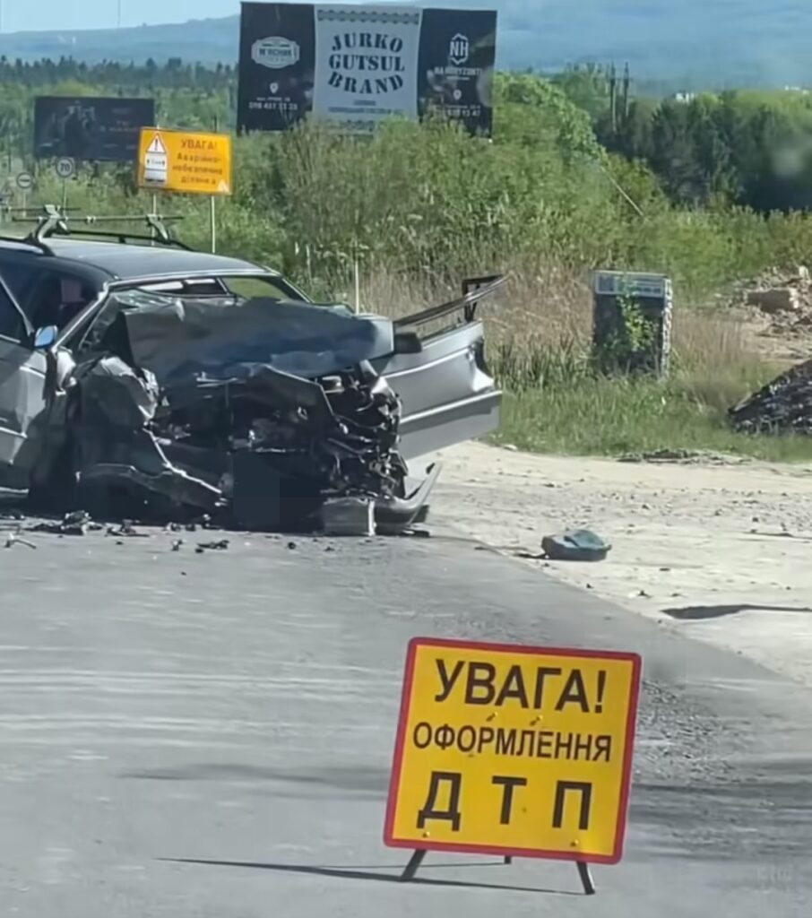 DrogMedia В ДТП на Дрогобиччині травмовано водія - його вивільняли з авто рятувальники