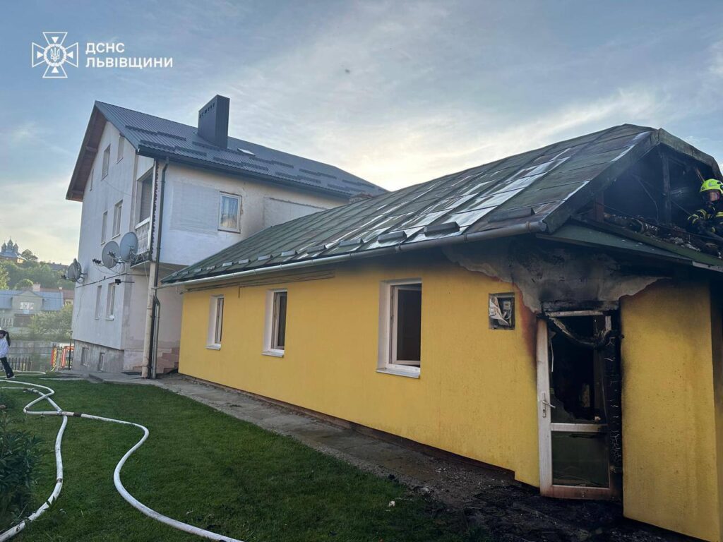 На Дрогобиччині горів житловий будинок 2 DrogMedia На Дрогобиччині горів житловий будинок