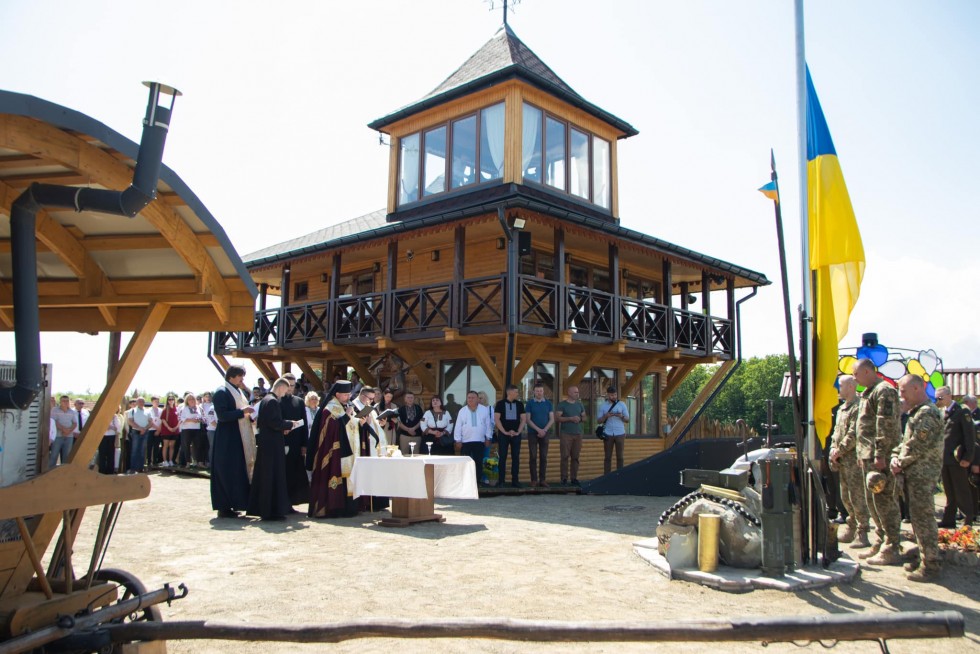 На Дрогобиччині відкрили пам’ятний знак Борцям за незалежність України 2 На Дрогобиччині відкрили пам’ятний знак