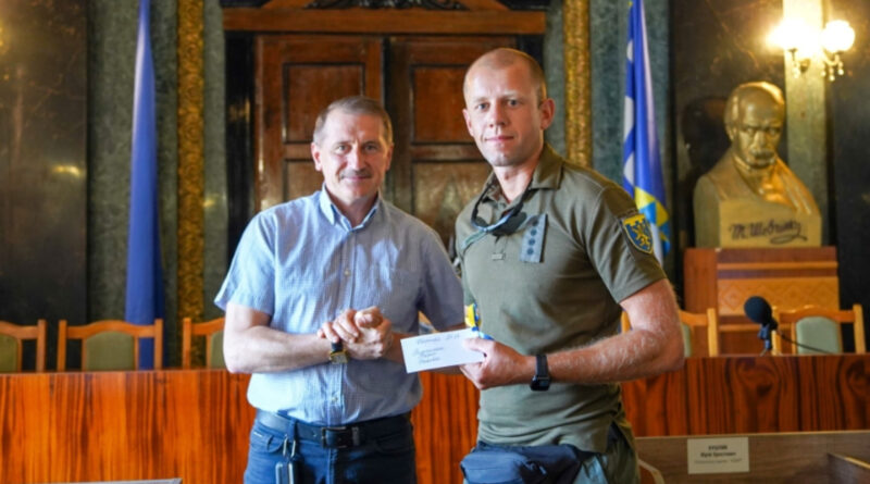 DrogMedia У Дрогобичі 3 сім'ям військовослужбовців вручили ключі від квартир