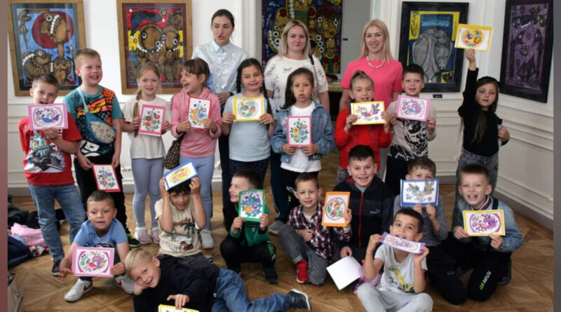 DrogMedia У дрогобицькому музеї навчали дітей петриківському розпису