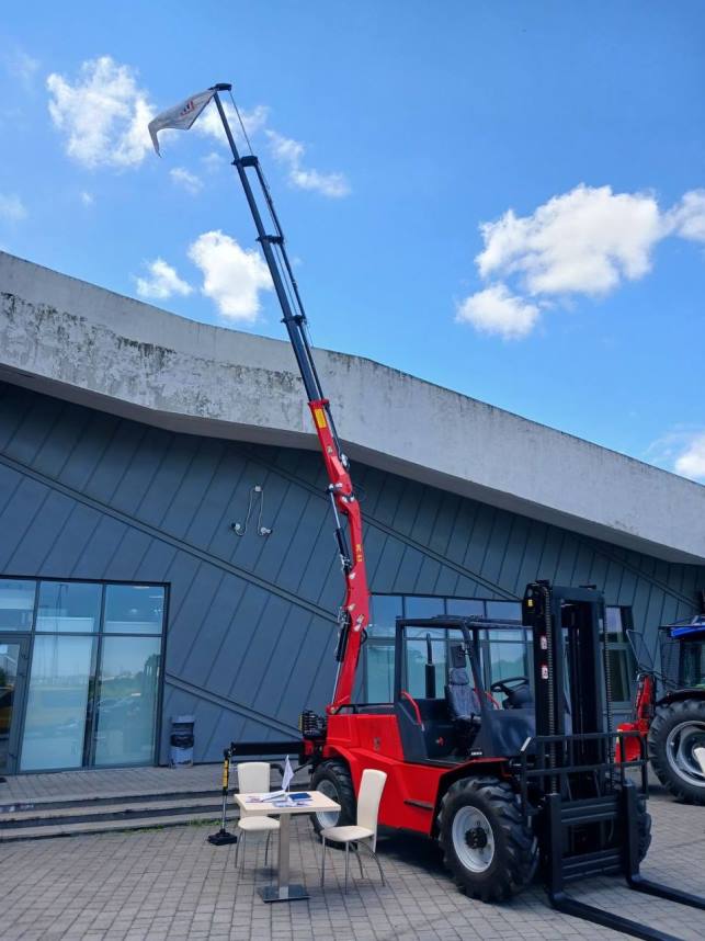 У дрогобицькій компанії ТзОВ "Надрагідробурмаш» розробили автонавантажувач підвищеної прохідності 3 автонавантажувач А-045