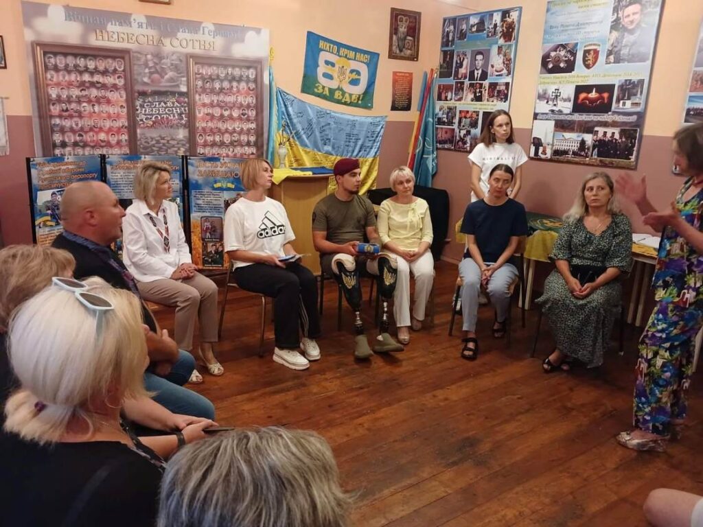 Картину співавторства десантника Ігоря Зобківа придбала родина Героя Тараса Зозулі 4 DrogMedia Картину співавторства десантника Ігоря Зобківа придбала родина Героя Тараса Зозулі