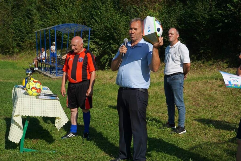 Понад пів століття футбол єднає покоління та запалює серця - у Залокті відсвяткували 50-річний ювілей ФК «Карпати» 9 DrogMedia Понад пів століття футбол єднає покоління та запалює серця - у Залокті відсвяткували 50-річний ювілей ФК «Карпати»