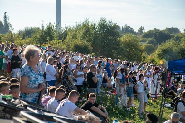 DrogMedia На Орівському Ділу біля вітряків влаштували концерт і зібрали 160 тис. грн на ЗСУ