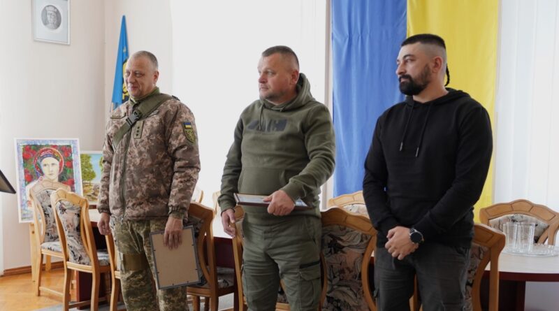DrogMedia У Дрогобичі 3 військовослужбовців отримали сертифікати на житло