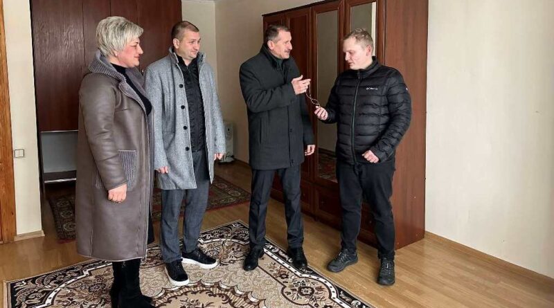 DrogMedia Дрогобичанину, який ріс без опіки батьків, придбали власне житло
