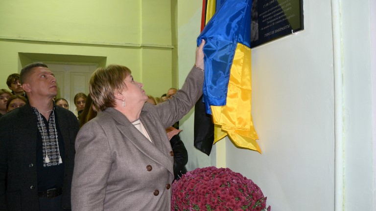 У Дрогобицькому педуніверситеті відкрили меморіальні таблиці в честь полеглих на війні випускників 2 DrogMedia У Дрогобицькому педуніверситеті відкрили меморіальні таблиці в честь полеглих на війні випускників