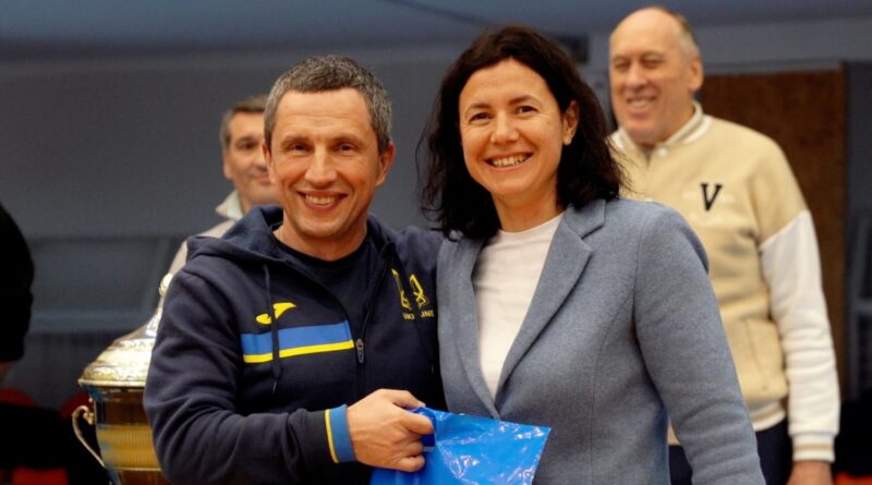 DrogMedia Дрогобичанин отримав відзнаку від очільниці КА УАФ, як найдосвідченіший гравець футзального турніру в Києві