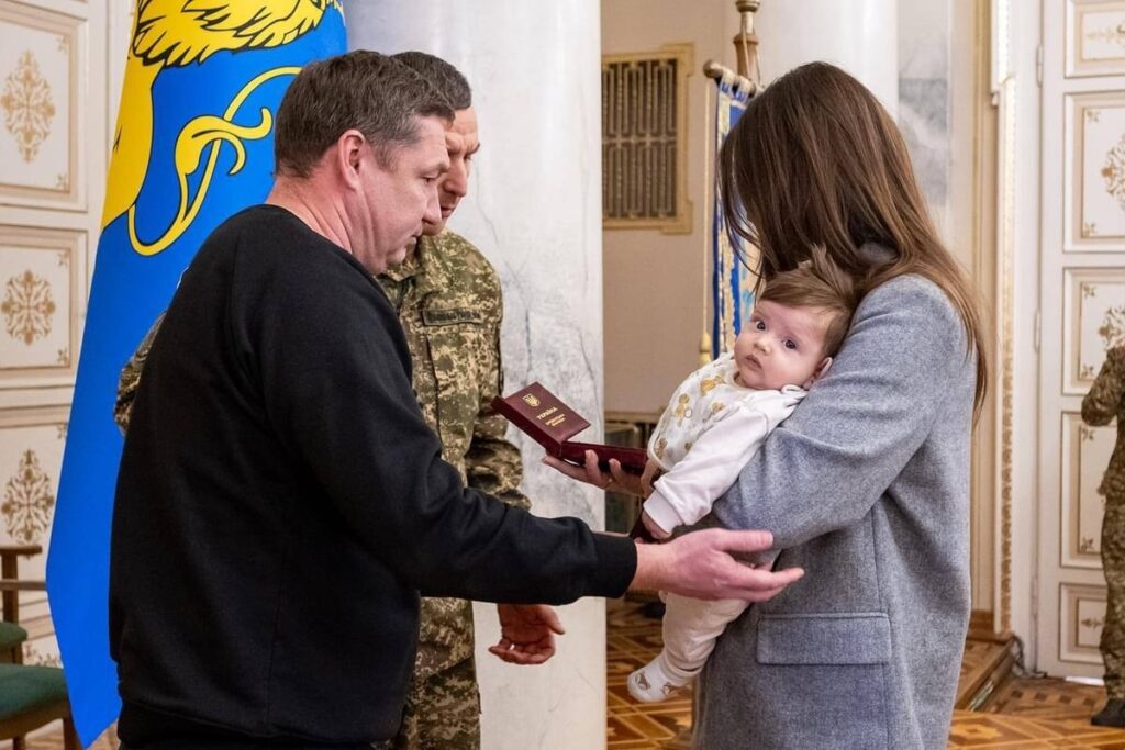 Коли Андрій ішов в останній бій, його дружина йшла на перше УЗД по вагітності 10 DrogMedia Коли Андрій ішов в останній бій, його дружина йшла на перше УЗД по вагітності