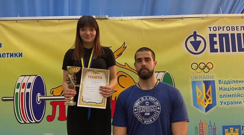 DrogMedia Студентка ДДПУ ім.І.Франка - чемпіонка Львівщини з важкої атлетики!