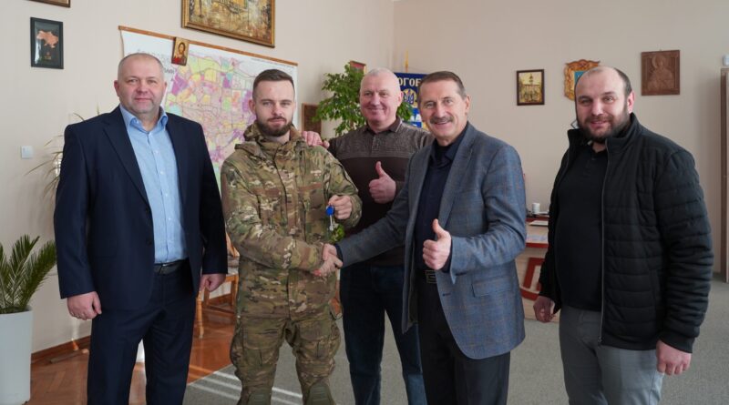 DrogMedia Військовослужбовець з Дрогобича отримав ключі від нового житла
