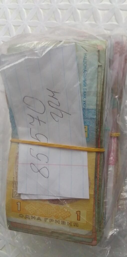 DrogMedia Молодь з села Опака заколядувала 85 тис. грн на ЗСУ