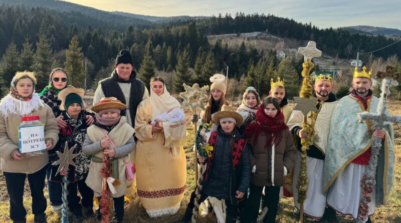 DrogMedia Молодь з села Опака заколядувала 85 тис. грн на ЗСУ