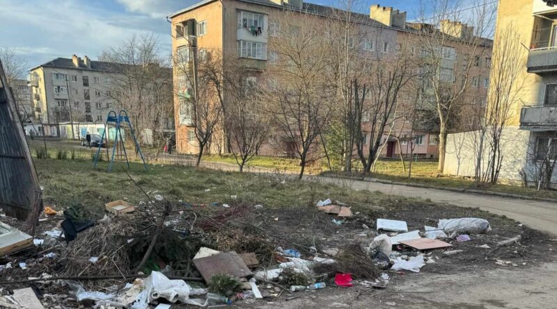 DrogMedia Мешканців мікрорайону в Дрогобичі закликають на толоку, щоб очистити майданчик на Грушевського, 13