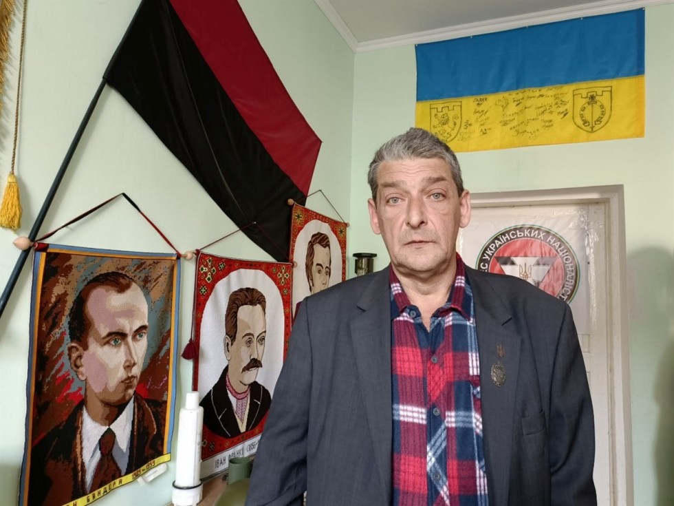 Митець з Дрогобиччини встановив рекорд України за кількістю вишитих ікон та зібрав понад 2,5 млн на ЗСУ 3 DrogMedia Митець з Дрогобиччини встановив рекорд України за кількістю вишитих ікон та зібрав понад 2,5 млн на ЗСУ