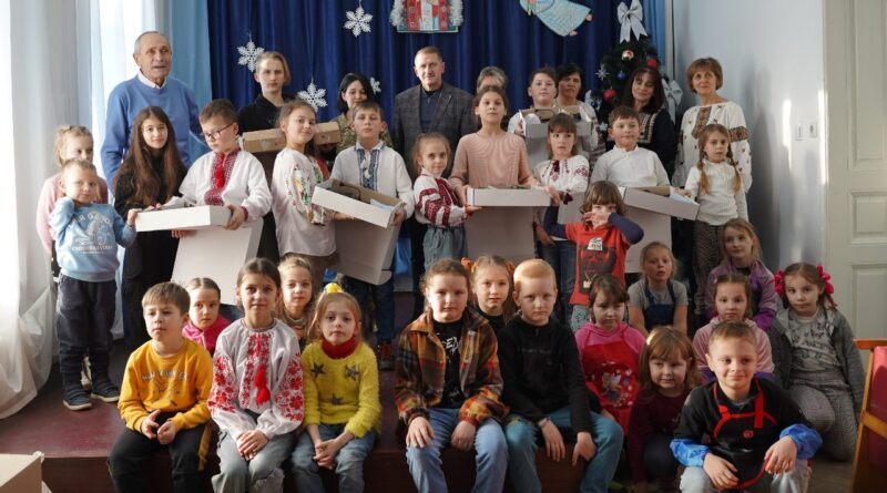 DrogMedia Палац дитячої та юнацької творчості Дрогобича передав 6 дронів для воїнів