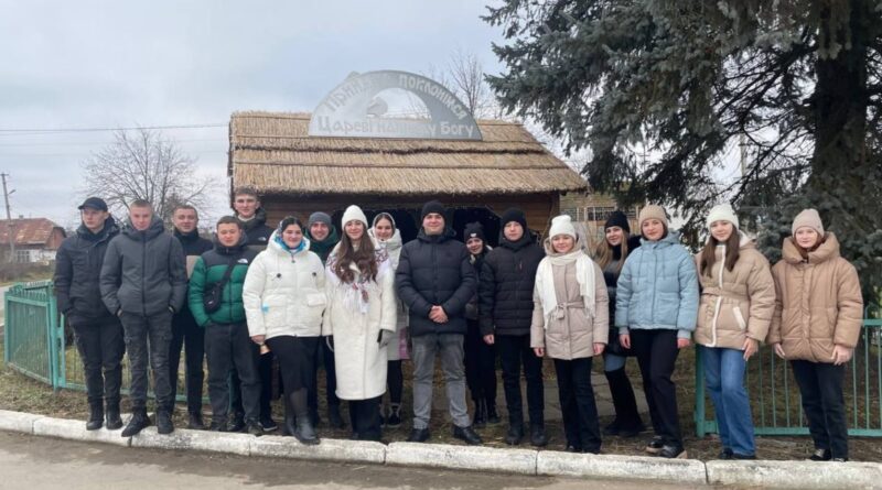 DrogMedia Молодь сіл Літиня та Городківка Меденицької ТГ заколядувала 150 тис. грн на ЗСУ