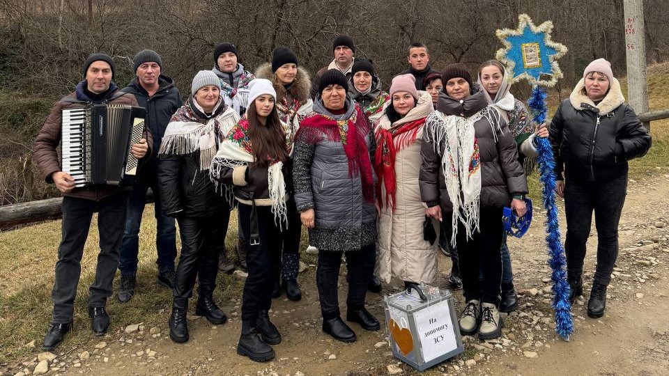 DrogMedia Працівники культури села Сторона заколядували 170 тис. грн на ЗСУ
