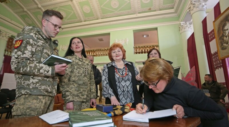 DrogMedia У Дрогобичі презентували книгу військової журналістки «Дай мені довгу пам’ять»