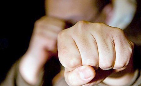 DrogMedia У Трускавці дівчата-підлітки побили хлопця, ймовірно з інвалідністю