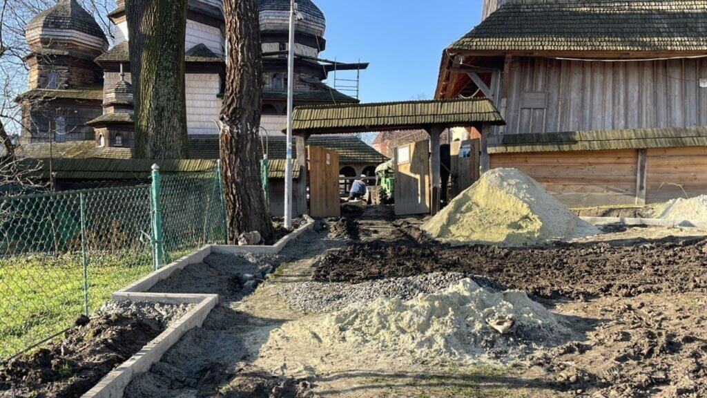 Держава, благодійники та громада відновили святиню: у Дрогобичі освятять церкву спадщини ЮНЕСКО 2 DrogMedia Держава, благодійники та громада відновили святиню: у Дрогобичі освятять церкву спадщини ЮНЕСКО