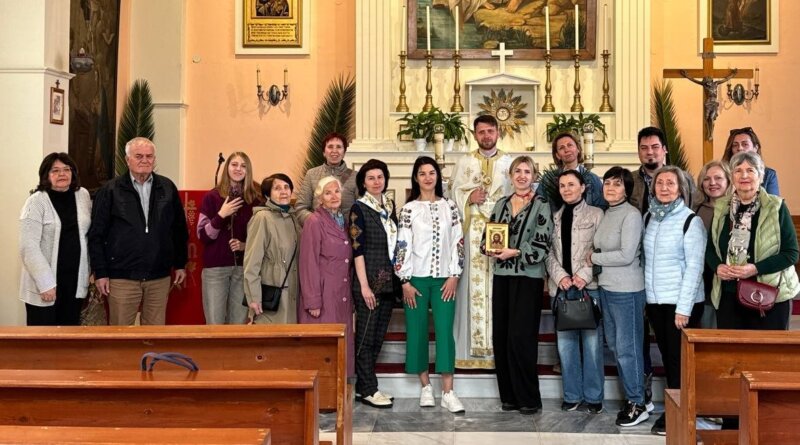 DrogMedia Українська Літургія на Криті: священник з Дрогобича звершив історичне богослужіння