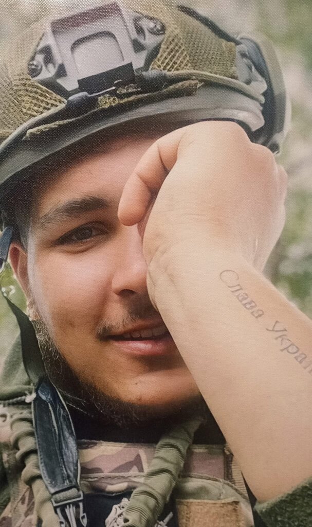 У Дрогобичі проведуть в останню путь воїна Арсена Лева, який загинув у трагічній ДТП 2 DrogMedia У Дрогобичі проведуть в останню путь воїна Арсена Лева, який загинув у трагічній ДТП