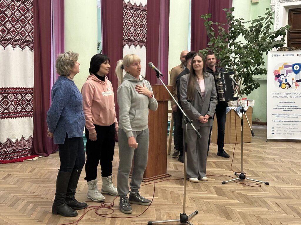 Добро в дивовижних долонях: у Дрогобичі відбувся благодійний вечір на підтримку молоді з інвалідністю 4 DrogMedia Добро в дивовижних долонях: у Дрогобичі відбувся благодійний вечір на підтримку молоді з інвалідністю