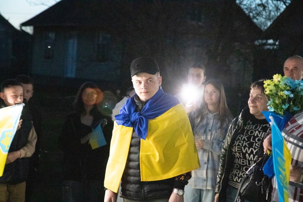 DrogMedia Доброгостів зустрів Олега Фариму після трьох років полону