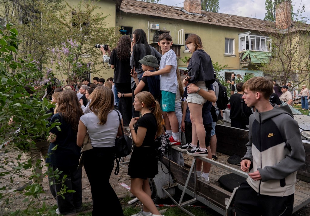 DrogMedia Підлітки понад 12 годин чекали на порятунок свого друга після ракетного удару по Києву
