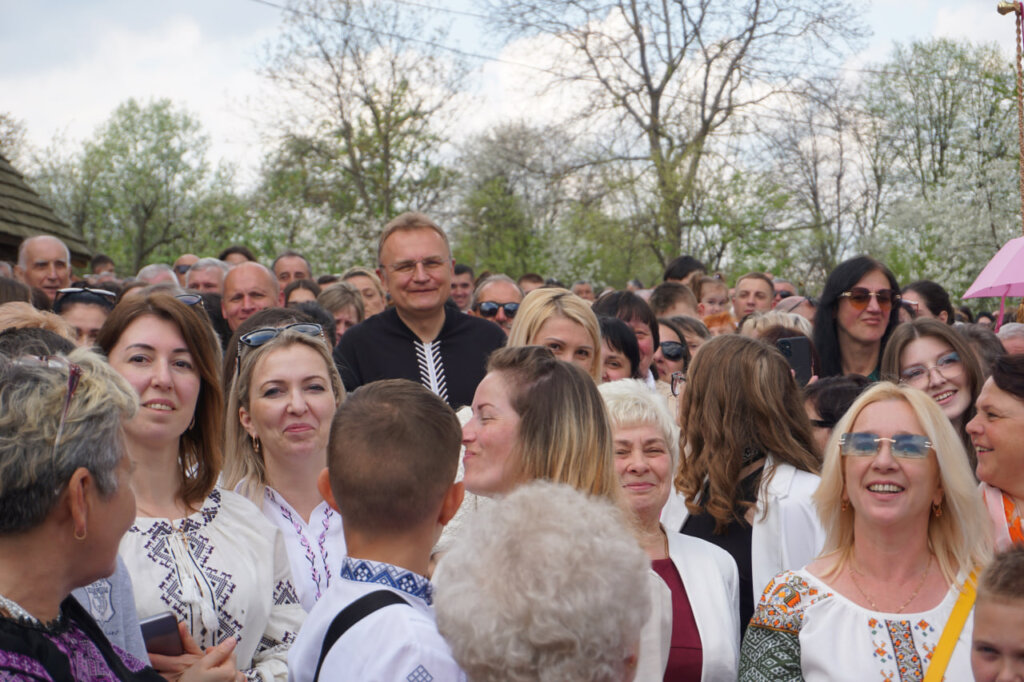 DrogMedia День духовного відродження: в Дрогобичі освятили оновлений храм Святого Юра