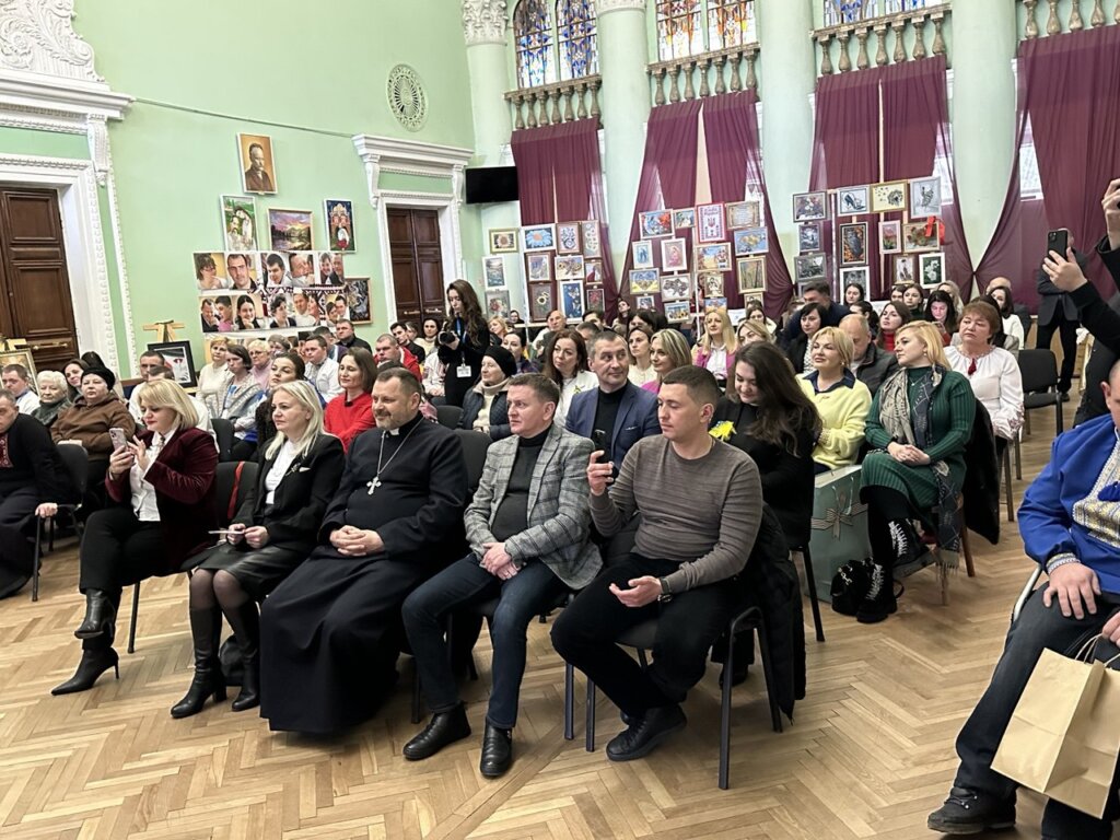 DrogMedia Добро в дивовижних долонях: у Дрогобичі відбувся благодійний вечір на підтримку молоді з інвалідністю
