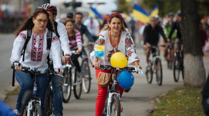 велопроща у вишиванках