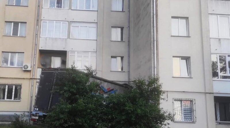 DrogMedia Дрогобичанин за кермом вантажівки врізався у будинок в Пустомитах
