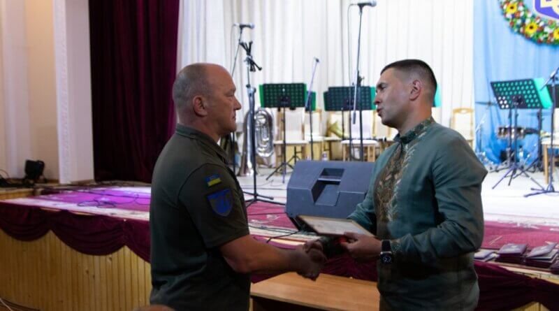 DrogMedia Бійця з Дрогобиччини нагородили Золотим Хрестом Головнокомандувача ЗСУ