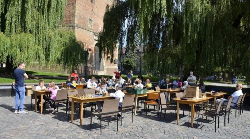 сеанс одночасної гри в шахи з майстром ФІДЕ