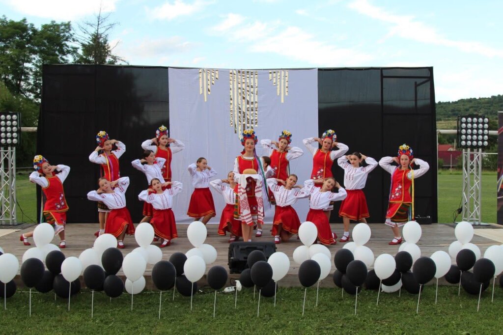 У Підбужі на концерті зібрали понад 46 тис. грн для пораненого односельця 2 У Підбужі благодійний концерт