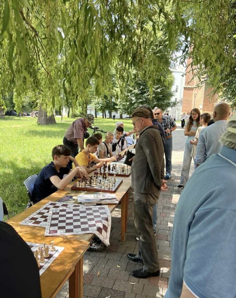 Дрогобичани три години грали в шахи з майстром ФІДЕ в сеансі одночасної гри 2 DrogMedia Дрогобичани три години грали в шахи з майстром ФІДЕ в сеансі одночасної гри