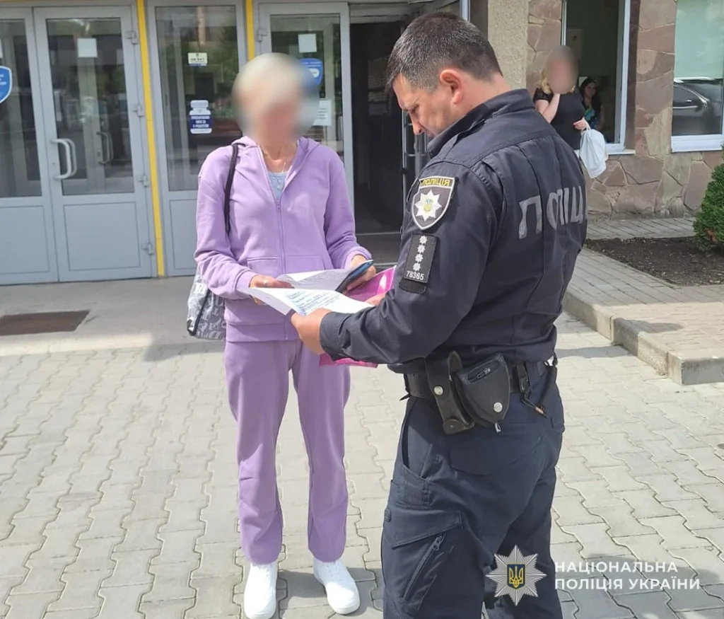 У Доброгостові жінка отримала поранення від пострілу з пістолета