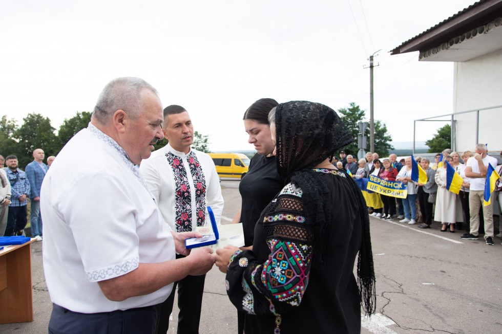 На Дрогобиччині у День Державного Прапора нагородили Захисників
