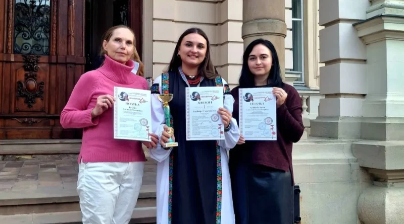 Студентка Дрогобицького університету здобула першу премію на конкурсі «Незабутня Квітка-2025»