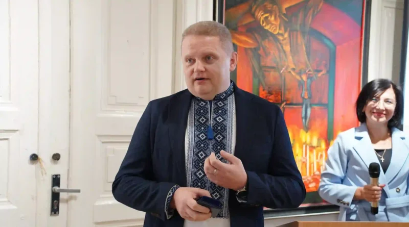 У Дрогобичі вчителя Андрія Бурого відзначили відзнакою «За заслуги перед містом»