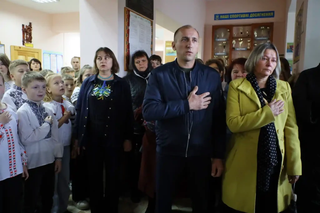 У Ясениці-Сільній в гімназії встановили ще 3 меморіальні дошки Героям 2 У Ясениці-Сільній