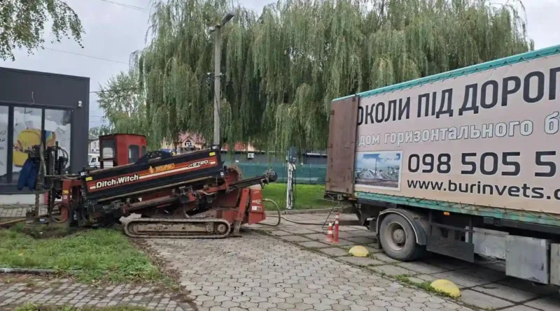 Через МАФи на вул. Орлика «Дрогобичводоканал» змушений замінювати водопровід методом буріння