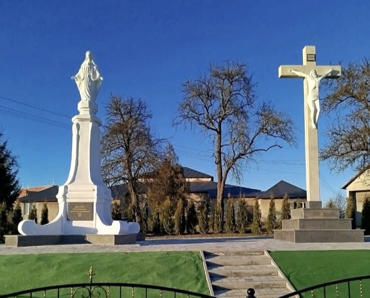 DrogMedia У Волощі освятили нову статую Матері Божої