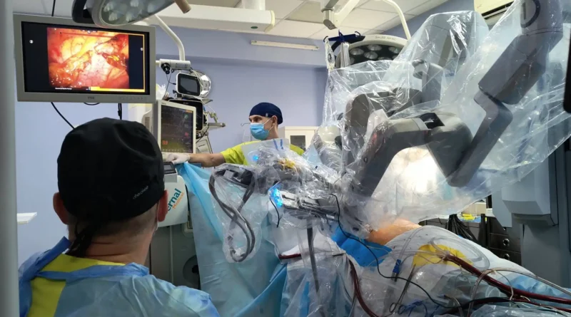 У Львові хірурги вперше видалили пухлину серця за допомогою робота Da Vinci